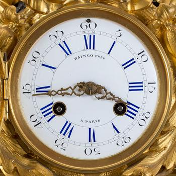 BORDSUR, med pendel, förgylld och patinerad brons, Raingo Fres, Paris, 1800 talets mitt.