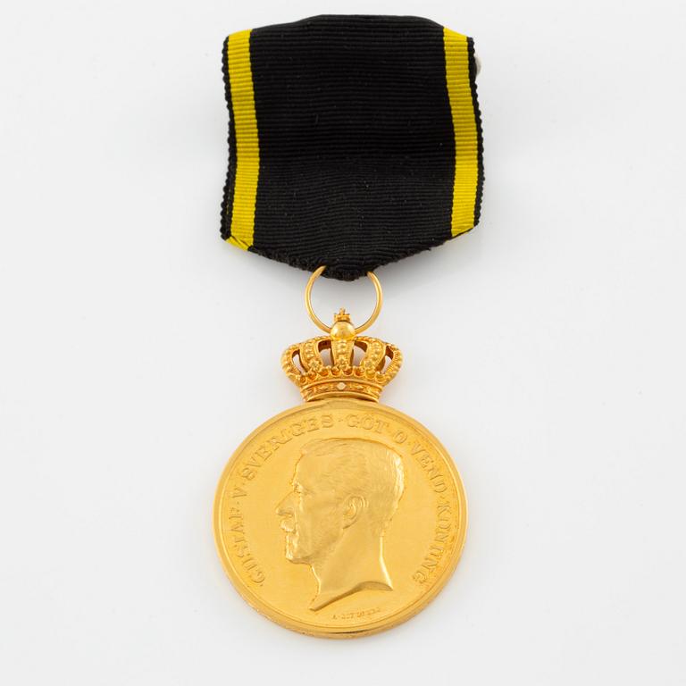 Gustav V, medal with case.
