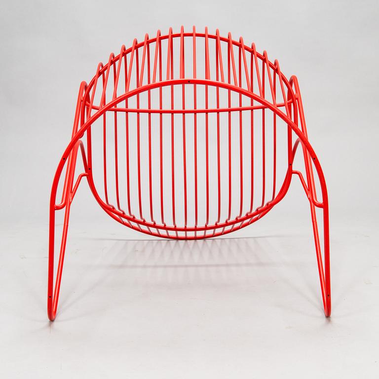 Björn Dahlström, nojatuoli, "Kaskad", Nola Design Furniture, Ruotsi, irtotyynyt "Vågsvall", Marimekko.