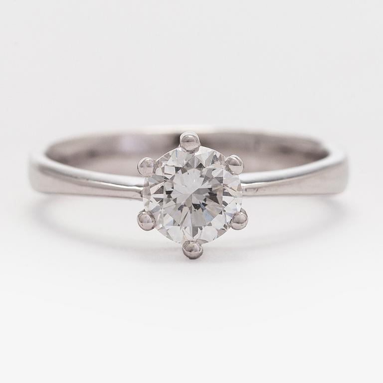 Bucherer, ring, 18K vitguld med briljantslipad diamant 1,02 ct. SJL certifikat.