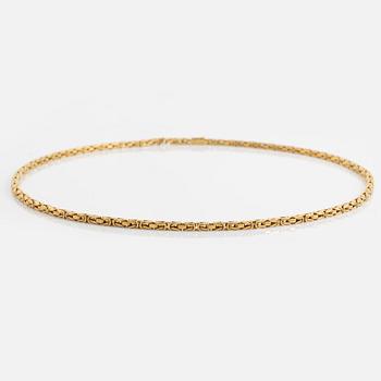 An 18K gold Meister necklace.