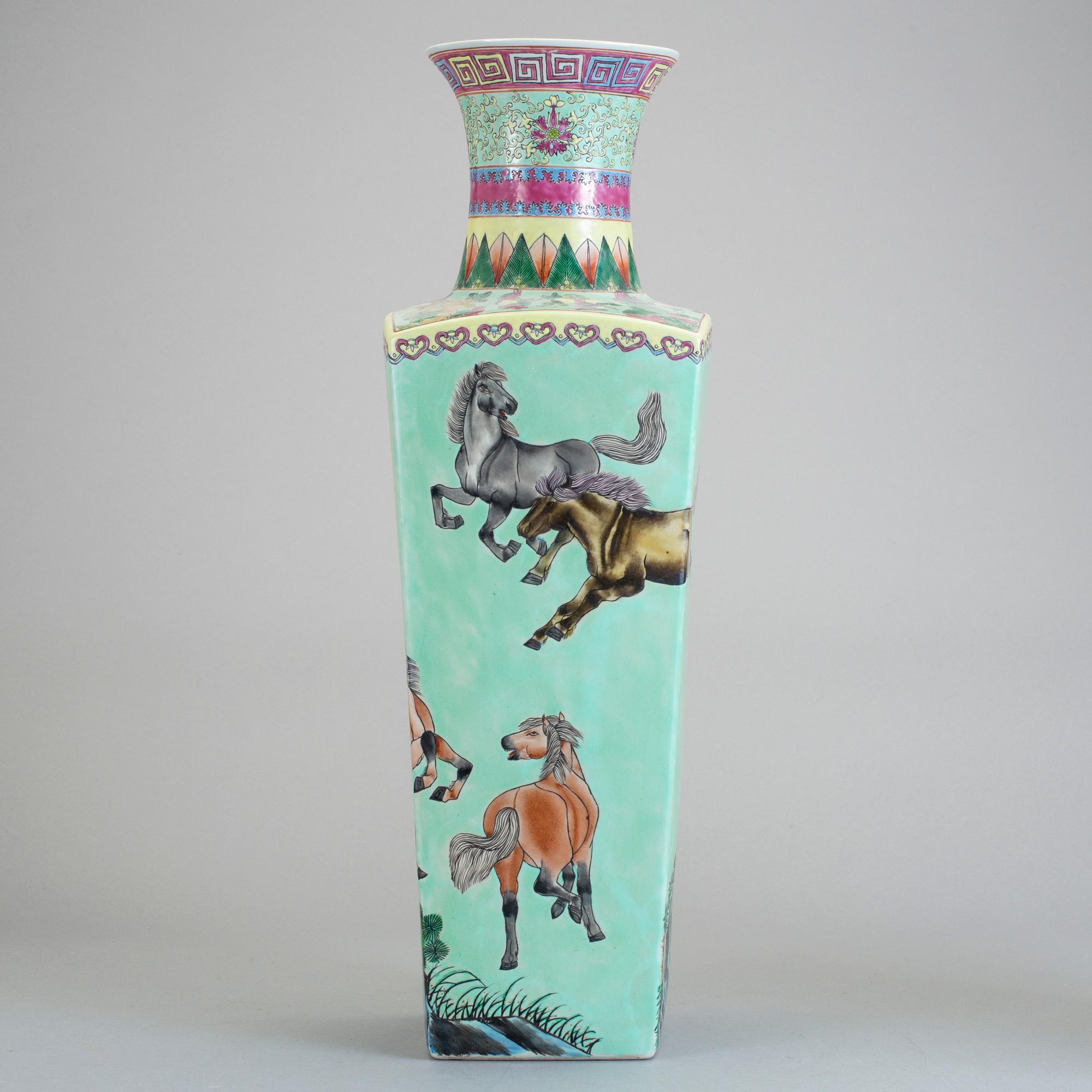 GOLVVAS, porslin, Kina, 1900-tal.