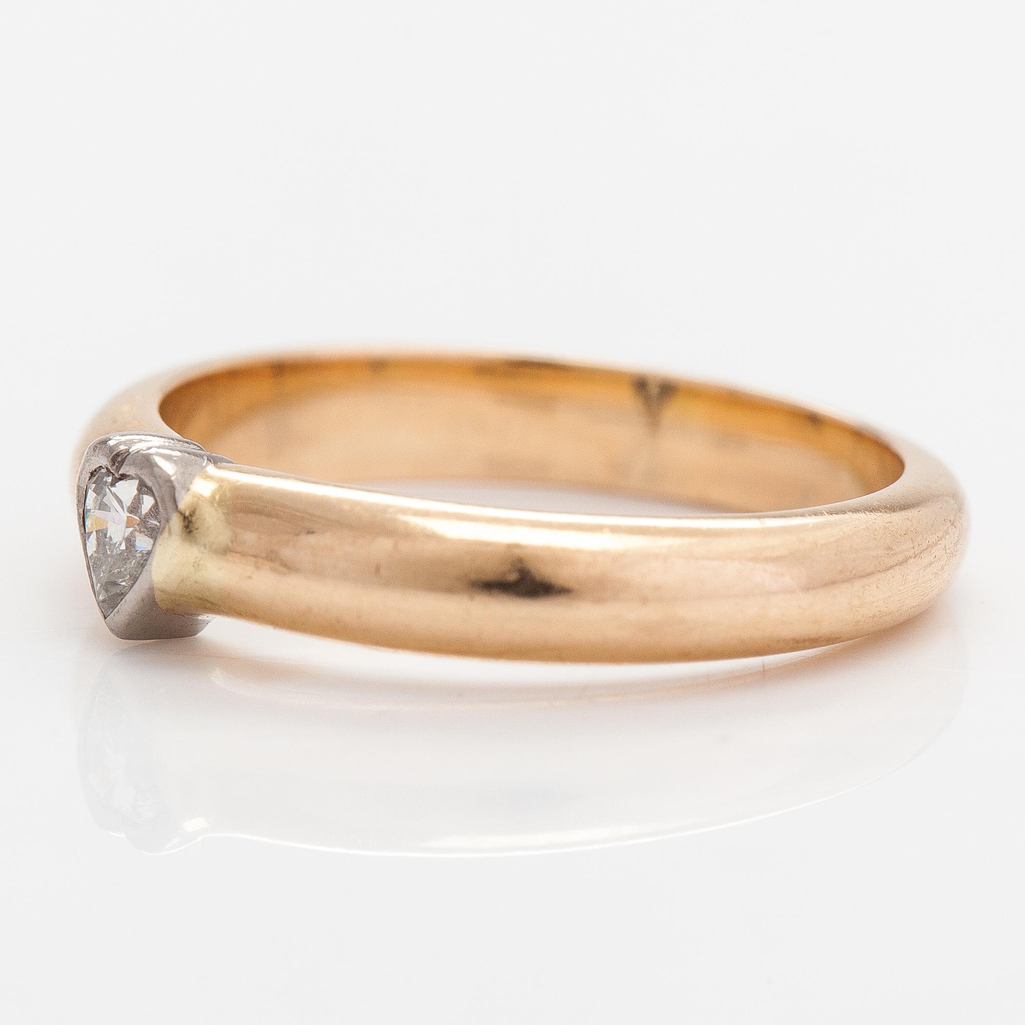 A 14K gold ring with a heart-cut diamond ca 0.16 ct. Sandberg.