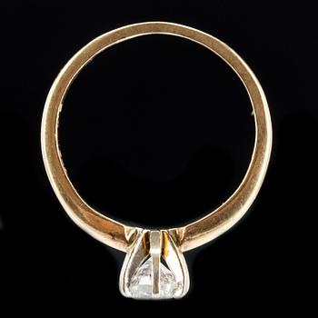 RING, 14 k guld med briljantslipad diamant ca 0,35 ct. Vikt ca 1,5 g.
