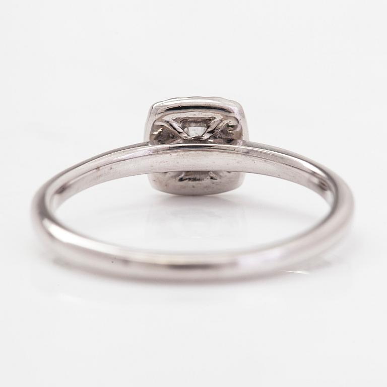Ring, 14K vitguld med briljantslipade diamanter ca. 0.31 ct totalt.