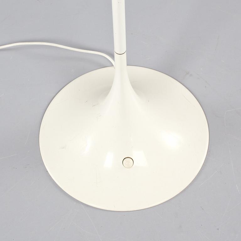 GOLVLAMPA, "Panthella", Verner Panton för Louis Poulsen, Danmark, 1900-talets fjärde kvartal.