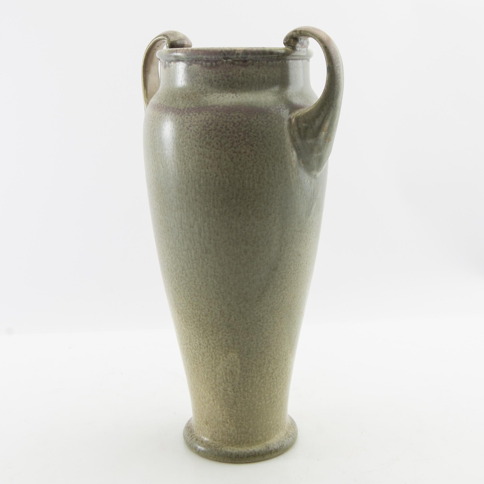 Vas Höganäs Jugend tidigt 1900-tal glaserat stengods.