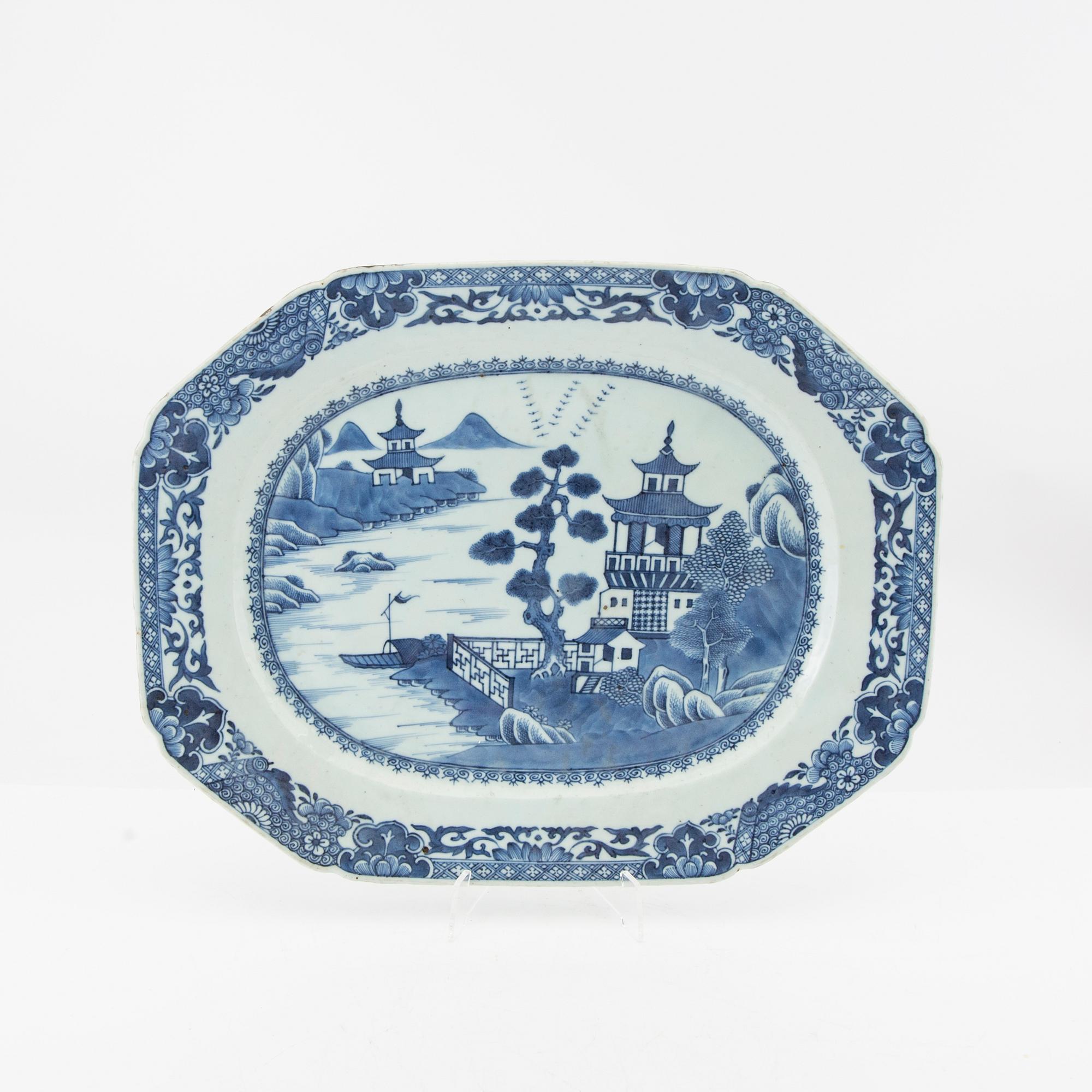 Serving platters 2 pcs China Qianlong (1736-95) porcelain.