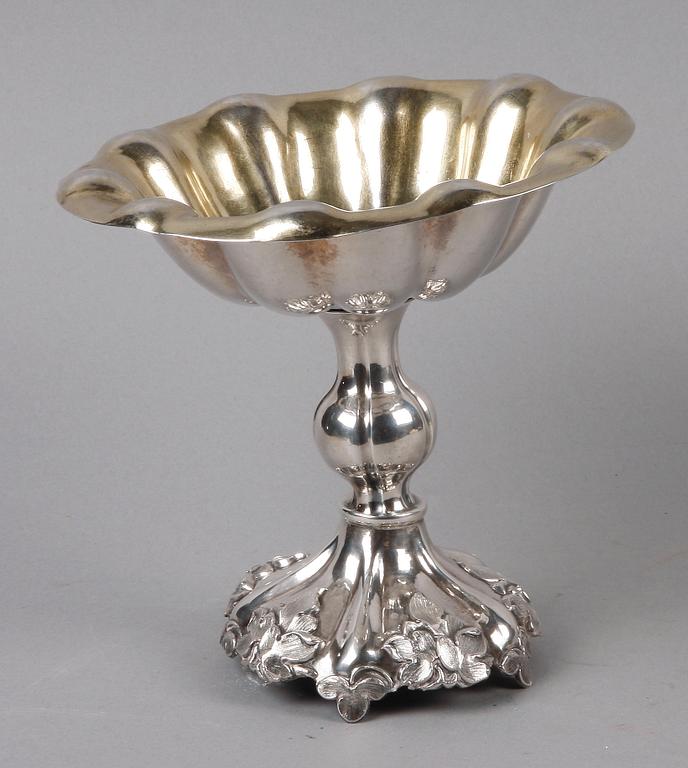 SKÅL PÅ FOT, silver, nyrokoko, Emanuel Forssman, Växjö 1858. Vikt 299.