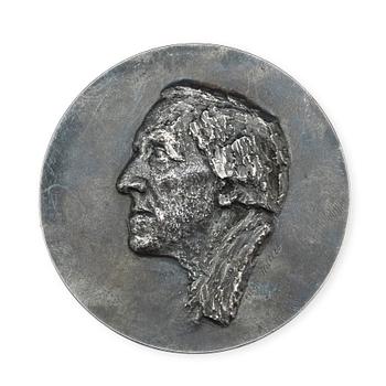 538. Olga Milles, Porträttmedaljong i silver föreställande Carl Milles.