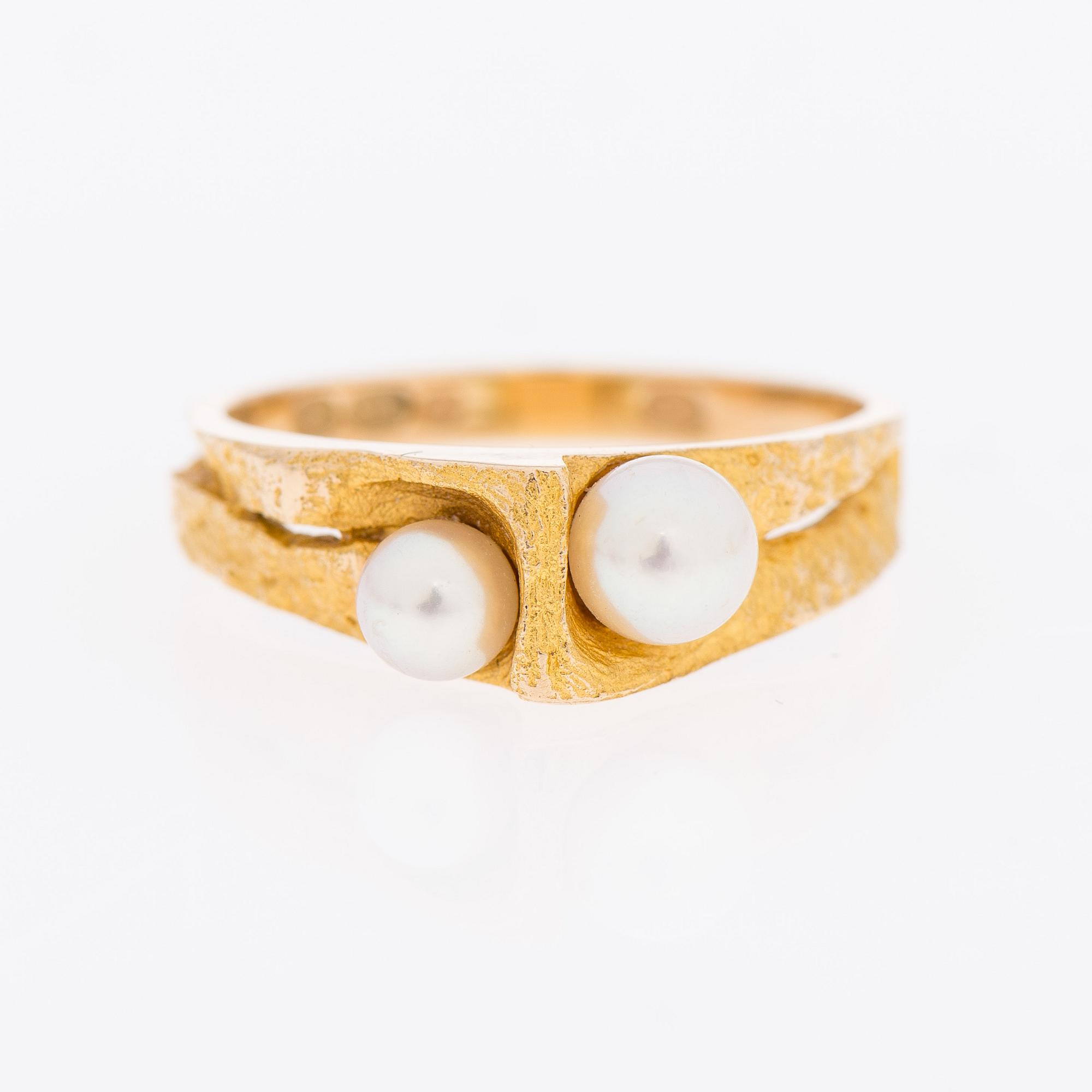RING, 14K guld, odlade pärlor. "Viskning", Lapponia 1967.