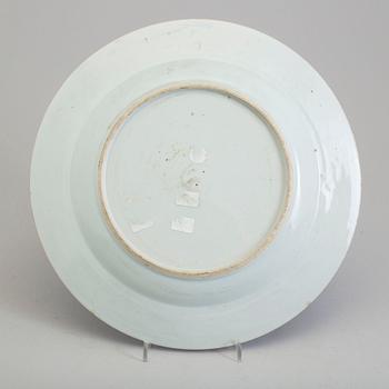 A blue and white porcelain dish, Qing dynasty, Qianlong (1736-95).