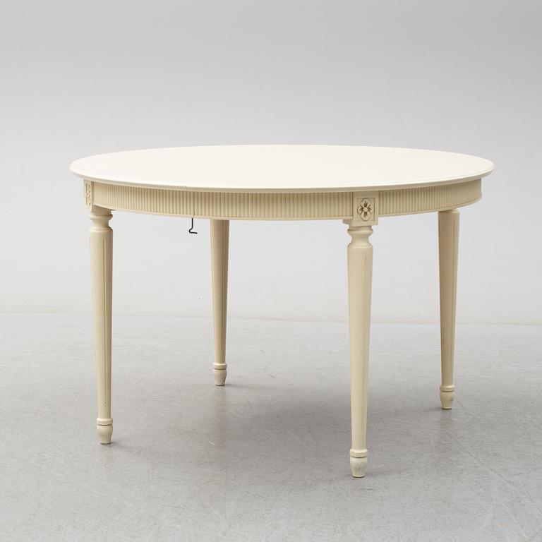 MATSALSGRUPP, gustaviansk stil, bord med 3 iläggskivor samt 10 stolar, 1900-talets andra hälft.