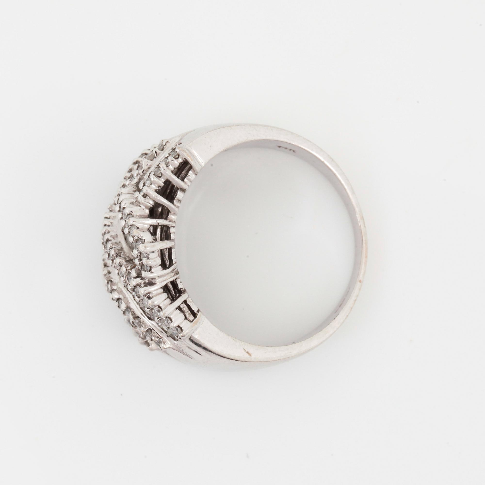 RING, 14 k vitguld med diamanter. Vikt 7 gram.