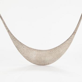 Pekka Piekäinen, Halsband, sterlingsilver. Platinoro, Åbo 1998.