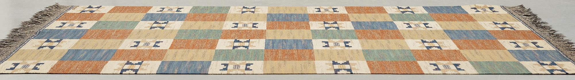 Märta Måås-Fjetterström, MATTA, "Rutmattan med blått", rölakan, ca 297 x 217,5 cm, signerad AB MMF.