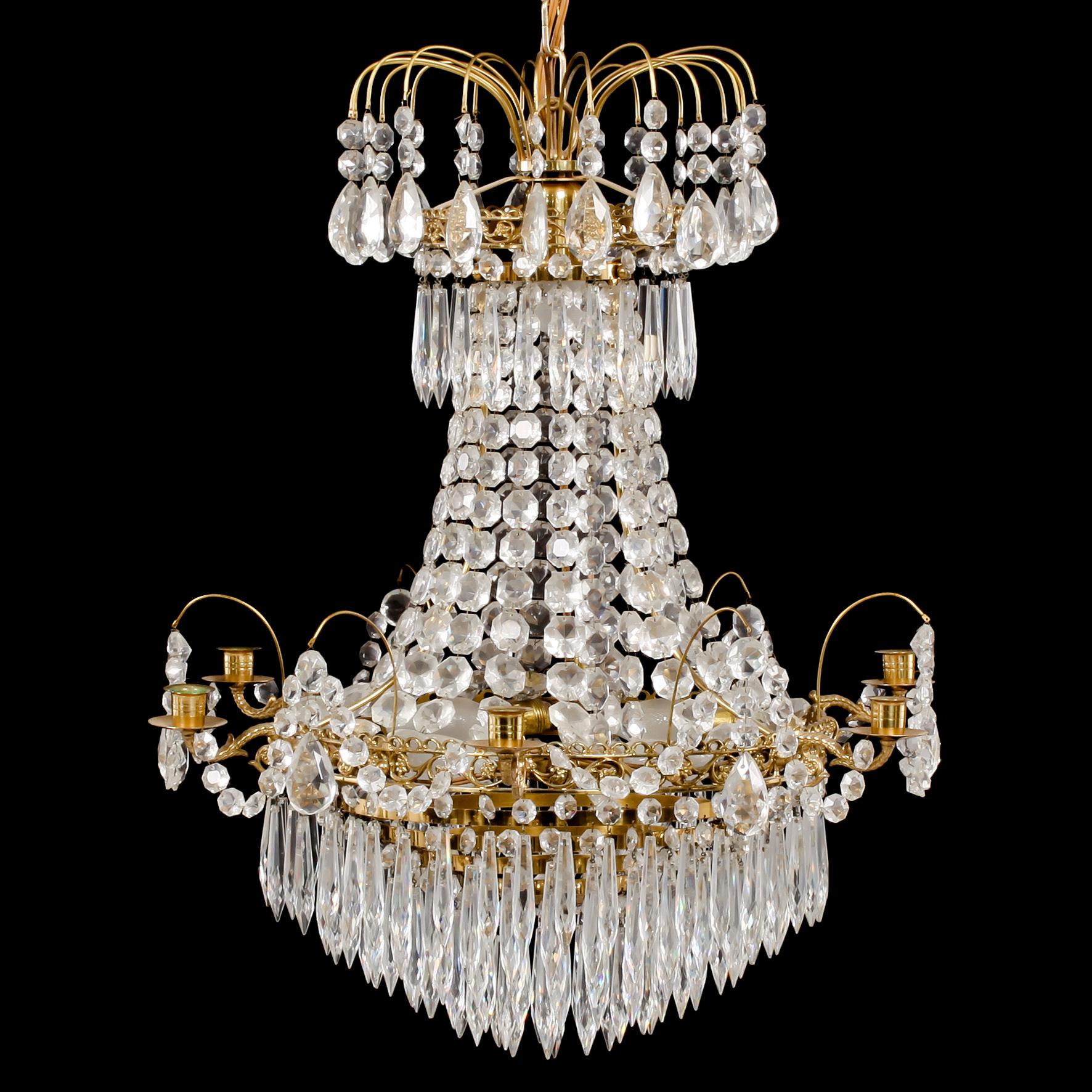 LJUSKRONA, gustaviansk stil, 1900-talets andra hälft. Höjd 65 cm.