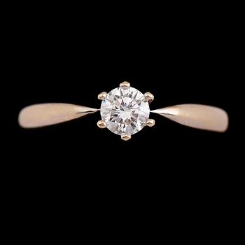 RING, 18 k rött guld med briljantslipad diamant ca 0.38 ct enligt gravyr. Vikt ca 4 g.