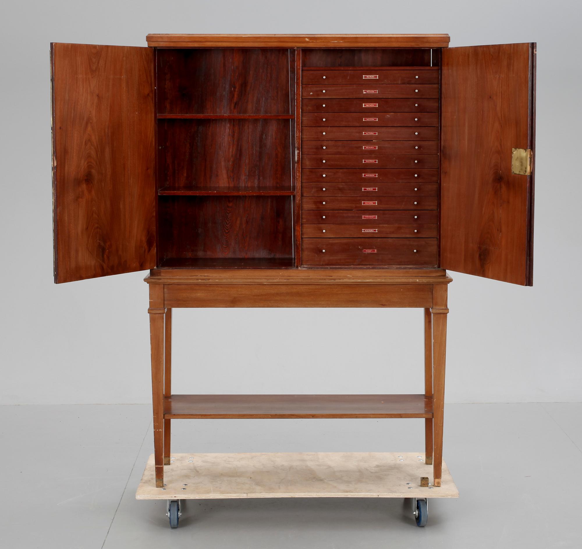 SKÅP, sengustaviansk stil, tidigt 1900-tal.