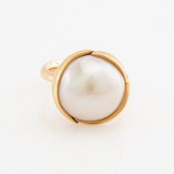 Ole Lynggaard, ring, "Lotus", 18k gold with white pearl.