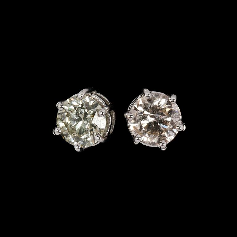 EARSTUDS, pair of brilliant cut diamonds, tot. 2.20 cts.