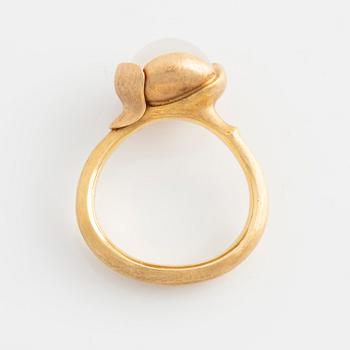 Ole Lynggaard, ring, "Lotus",  18K guld med månsten.