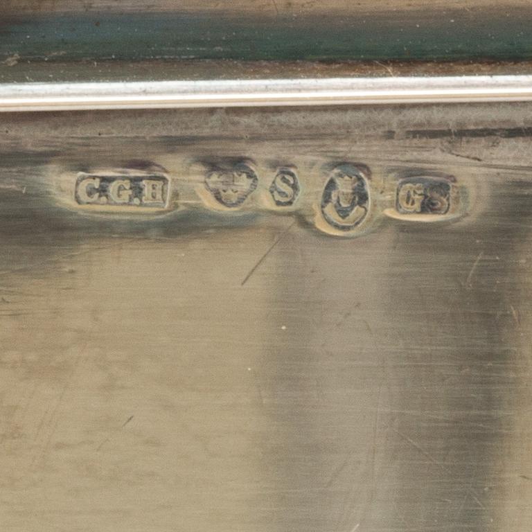 CIGARETTETUI, silver, C.G Hallberg, Stockholm, 1933. Vikt tot ca 442g.