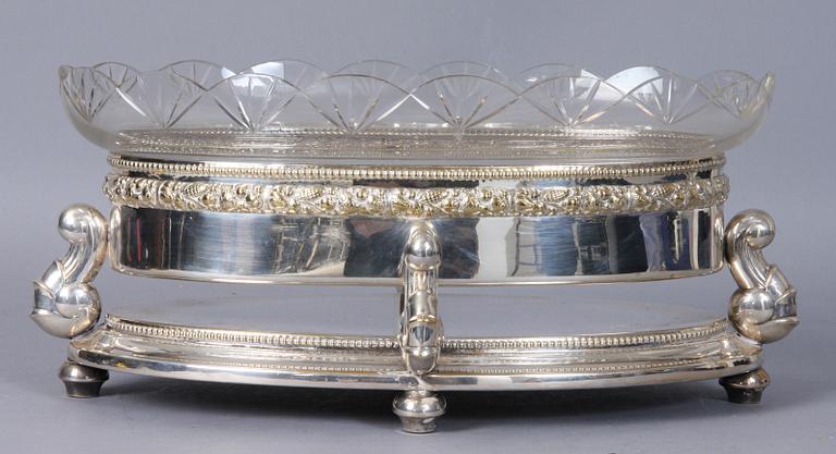 JARDINIERE, nysilver med glasinsats, omkring sekelskiftet 1800/1900, bär otydl stämpel.