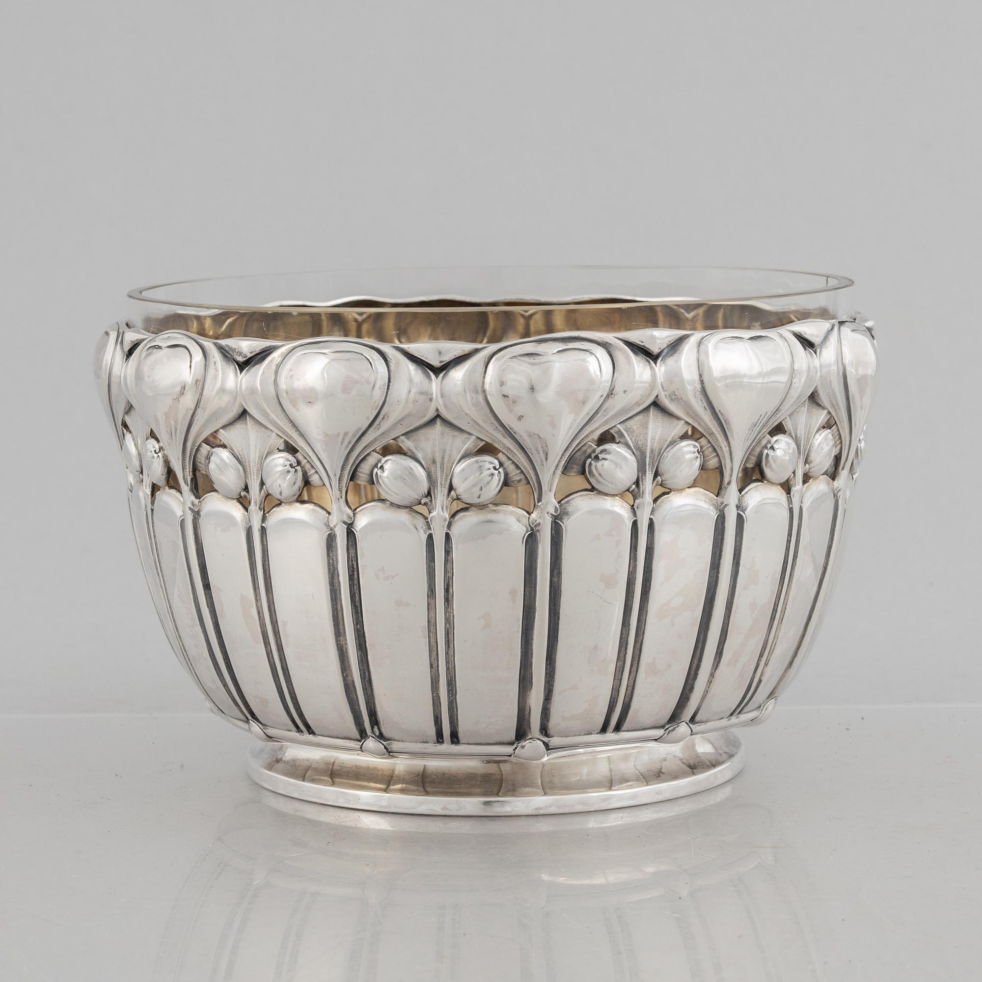 A silver bowl, CG Hallberg Stockholm 1904.