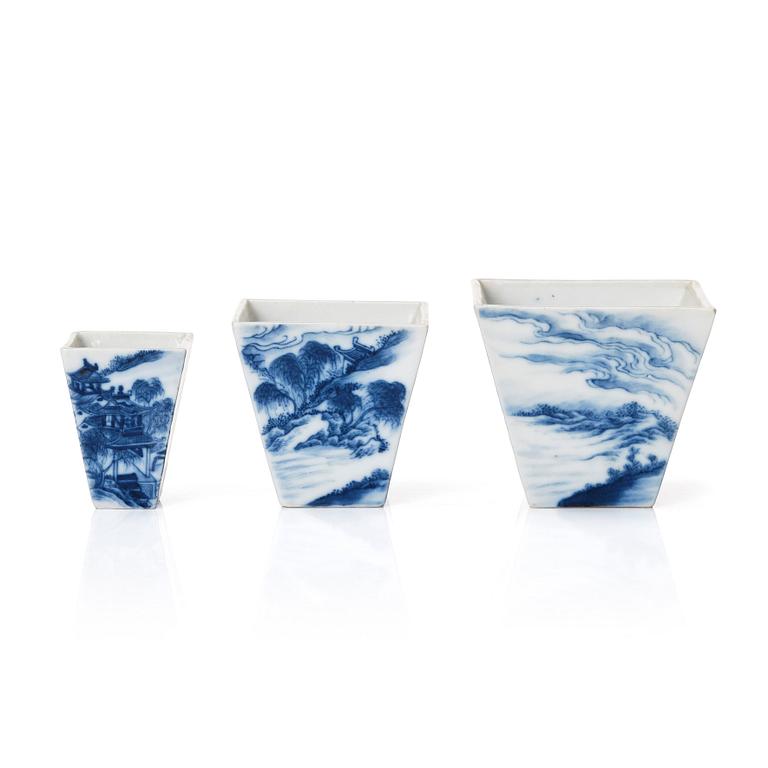 A set of three blue and white cups, late Qingdynasty, circa 1900.