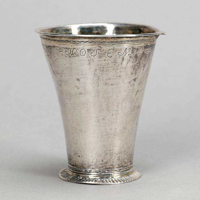 BÄGARE, silver, Johan Gustaf Björkman, Kungälv, troligen 1760. Vikt ca 29 gram.