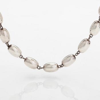 Kalevala Koru, halsband, "Halikon kääty", sterling silver, 1996.