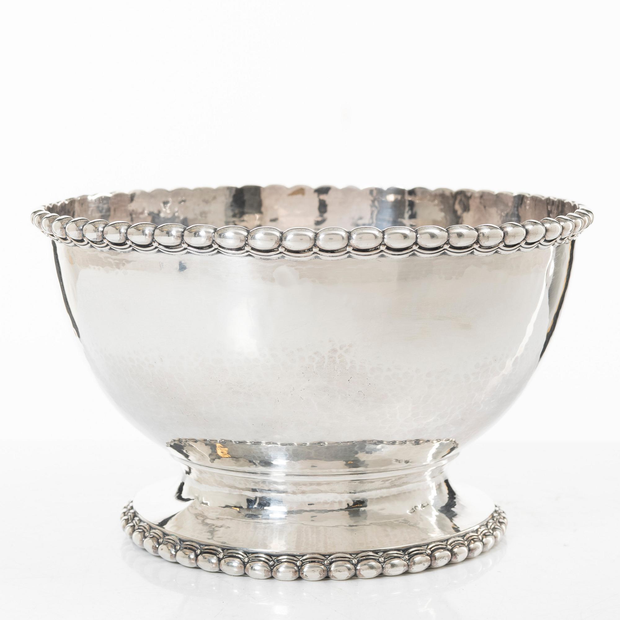 A Swedish silver bowl, mark of Juvelerar AB Th Petersson, Norrköping, 1925.