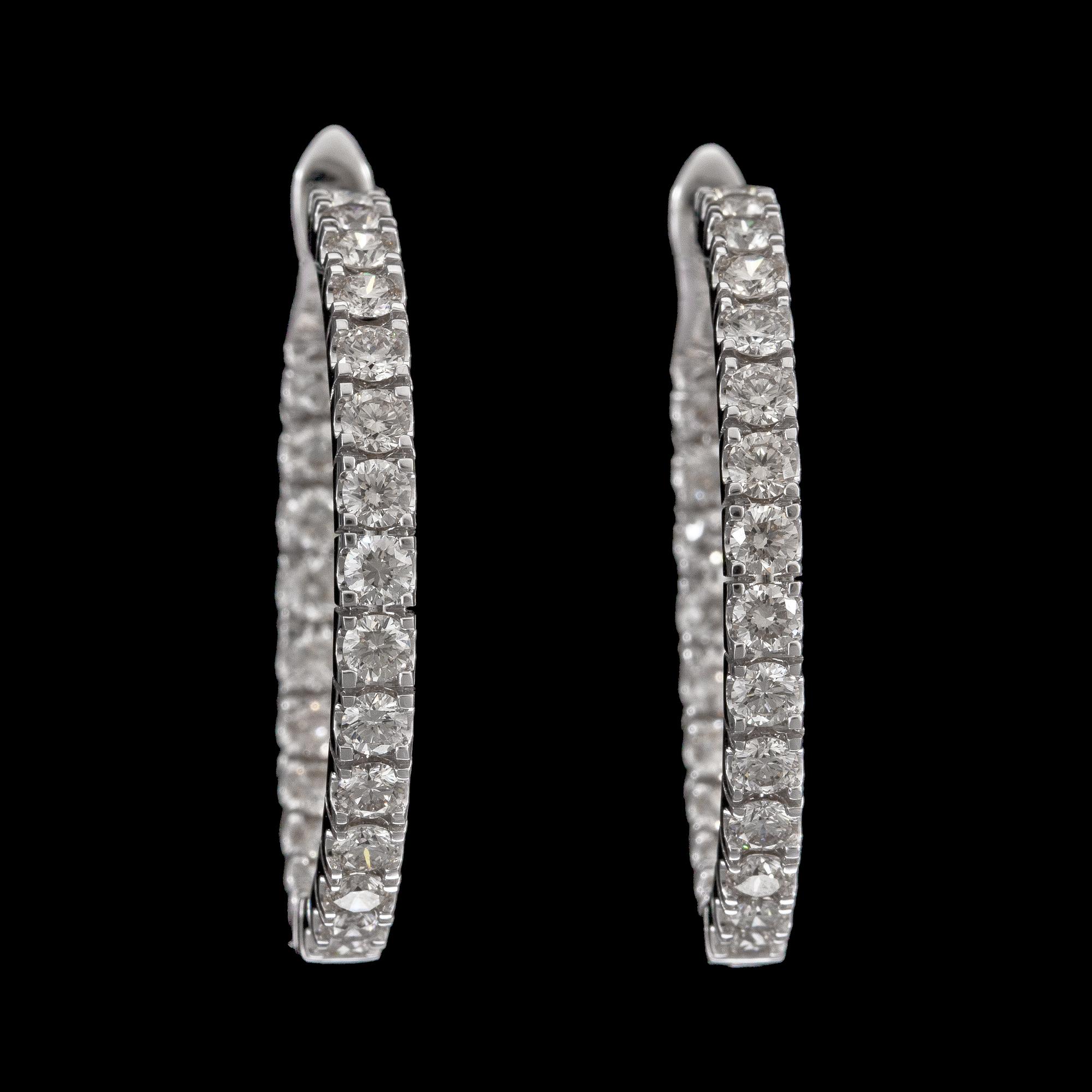 ÖRHÄNGEN, briljantslipade diamanter, tot. 3.88 ct.