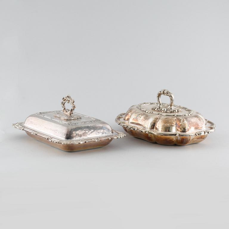 A pair of silver plated entrée dishes from the first half of 20th century.