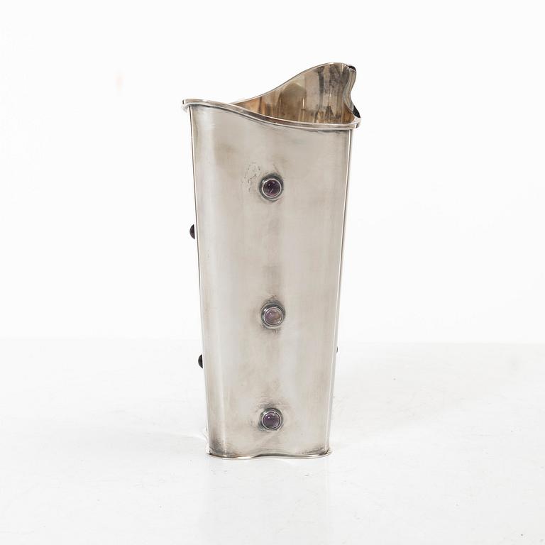 Tage Göthlin, cup with amethysts, silver, Tesi, Gothenburg, 1957.