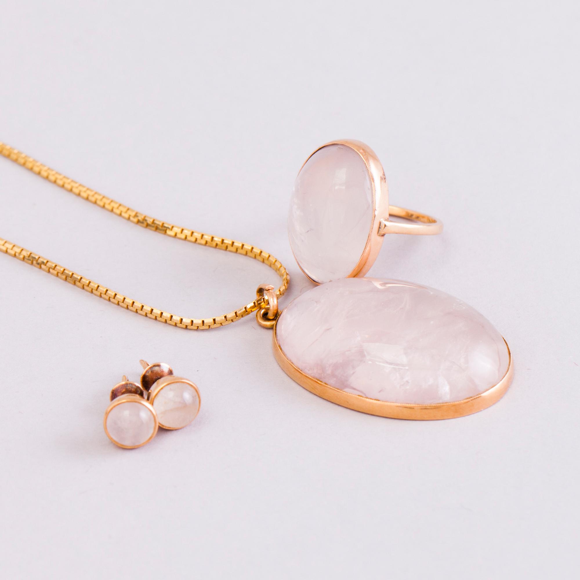 A 1950s three piece jewellery set with 14K gold and rose quartz.