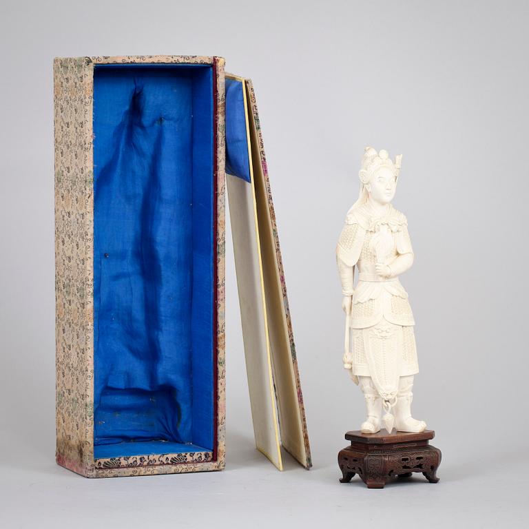 A carved ivory figure of a soldier in arms, late Qing dynasty, circa 1900.