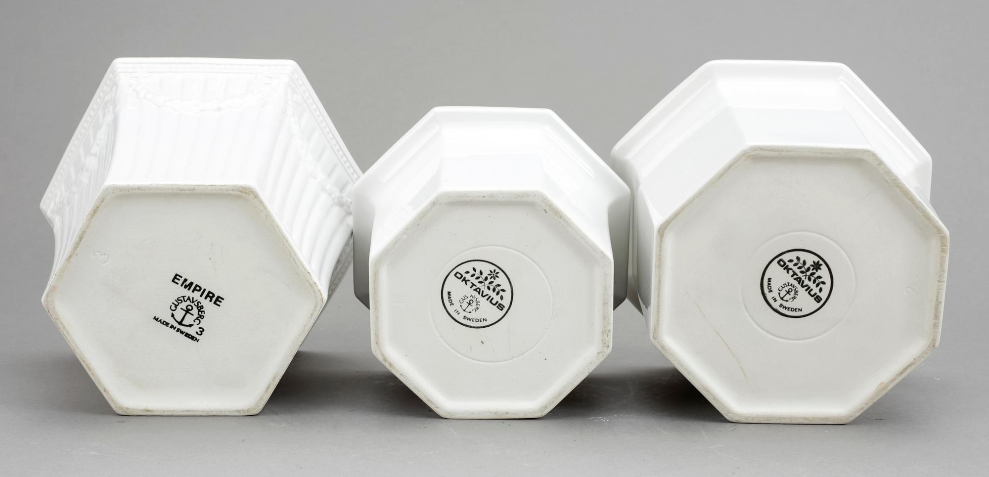 YTTERFODER, porslin, "Oktavius", 2 st, samt "EMPIRE", Karin Björquist, Gustavsberg.
