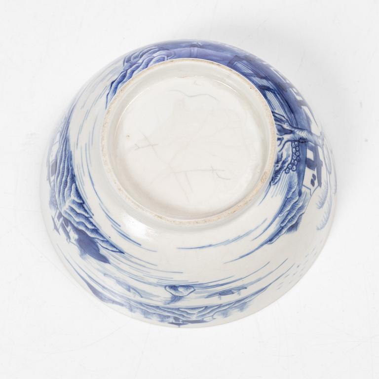 Five pieces of underglaze blue decorated porcelain, china, Qianlong (1736-95) & Jiaqing (1796-1822).