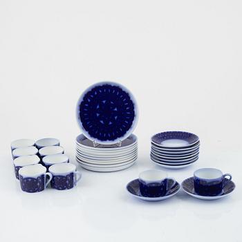 Stig Lindberg, 20 pieces of "Blå husar" porcelain, Gustavsberg, Sweden.