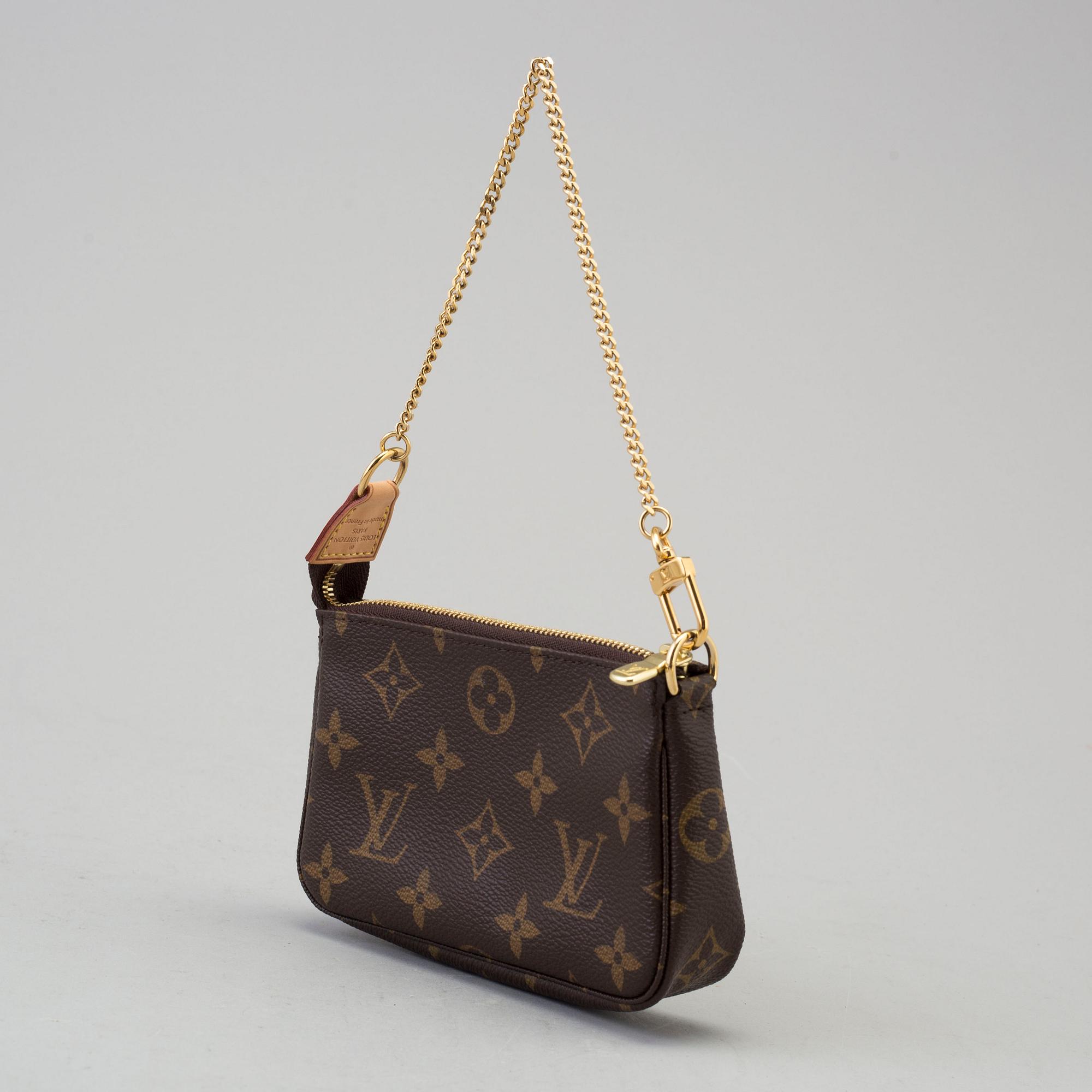 a LOUIS VUITTON small bag pouch. Bukowskis