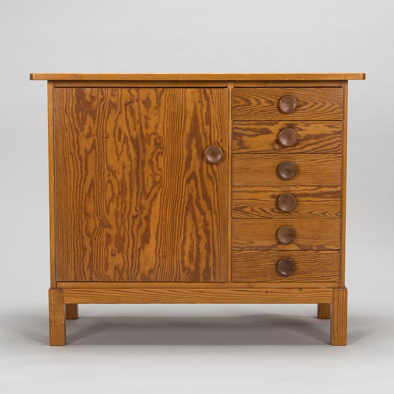 A 1940s cupboard'4133/a  by Artek design, for O.Y. Huonekalu- ja Rakennustyötehdas A.B.