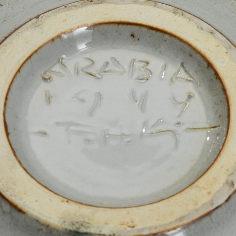 FRIEDL HOLZER-KJELLBERG, A CERAMIC DISH. Signed  F.H.Kj, Arabia 1944.