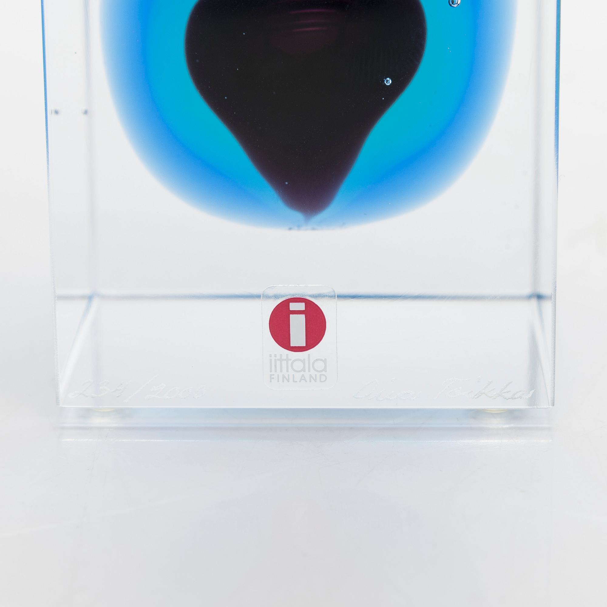 Oiva Toikka, annual glass cube 1998, signed Oiva Toikka Nuutajärvi 1998, 234/2000.