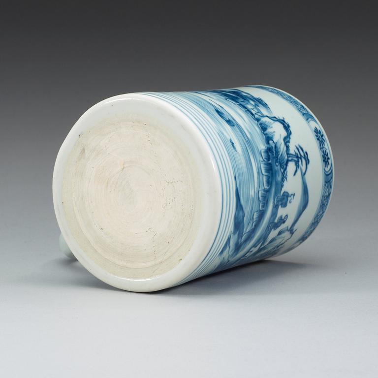 A blue and white tankard, Qing dynasty Kangxi (1662-1722).