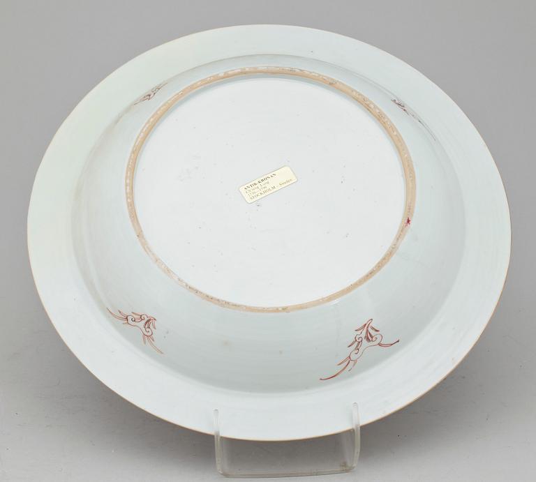 SKÅLFAT, porslin, Kina. Qianlong 1735-96.