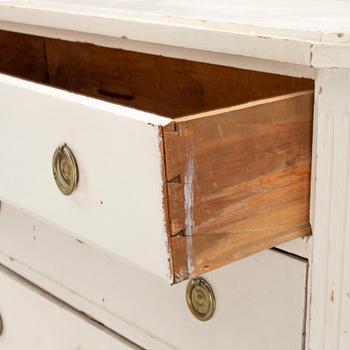 A Gustavian chest of drawers, early 19th century.