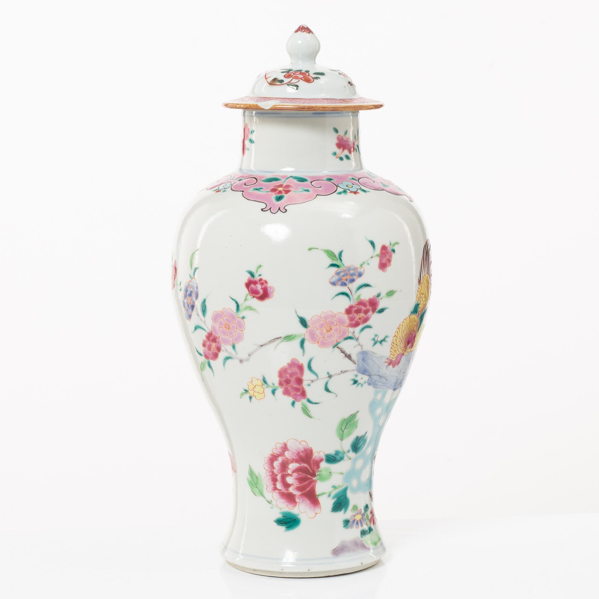 Vas med lock, porslin. Qingdynastin.