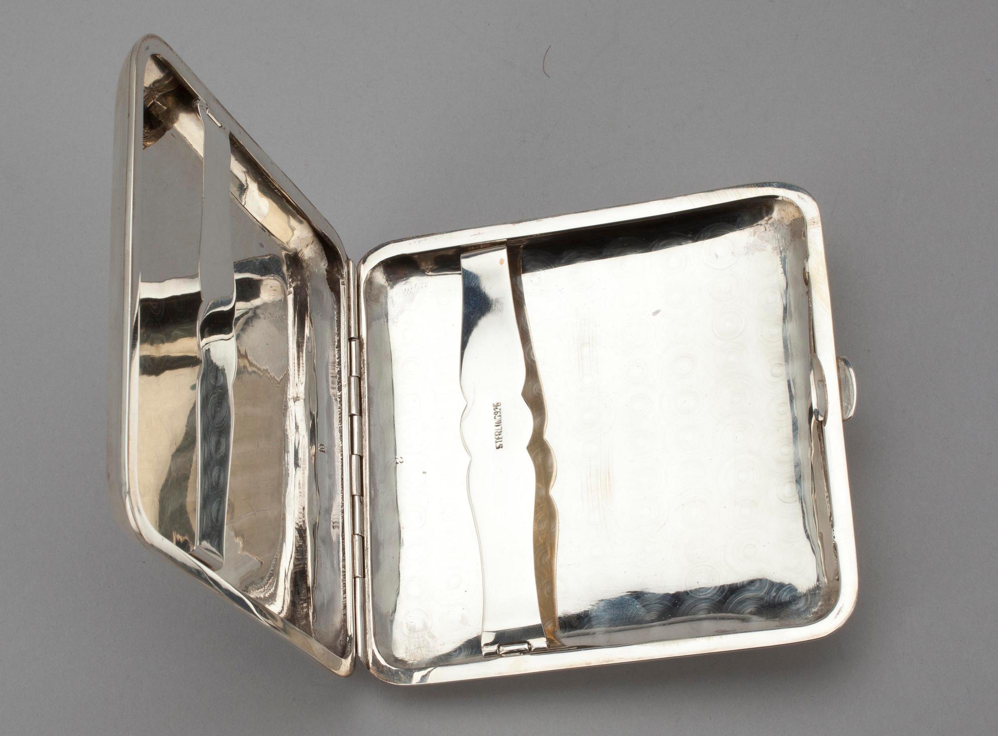 CIGARETTETUI, silver, Thailand 1900-tal. Vikt ca 146 g.